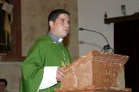 CELEBRACIÓN. Pedro Fernández durante el oficio religioso. / D. E./