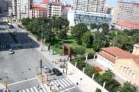 AVENIDA DE LA COSTA. Entronque con la avenida de la Constitución donde se ubicará la futura estación. / ÁLEX PIÑA/