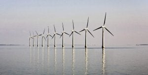 El proyecto de la universidad se basa en generar energía eléctrica mediante molinos ubicados en alta mar. / E. C./