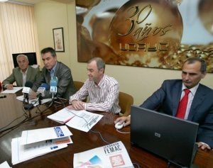 Desde la izquierda, Tomás Santos, Javier Martínez, Daniel Quirós y Heriberto Menéndez en la presentación de la Feria de Muestras. / RAFA GONZÁLEZ/