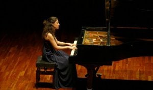 Un momento del concierto que ofreció ayer Noelia Rodiles en el auditorio. ::
MARIETA/