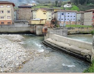 La presa del Manchón, en Trubia. ::
JESÚS DÍAZ/