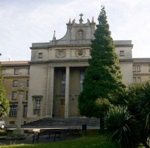 La fachada del Seminario, que acoge el instituto. :: MARIO ROJAS/
