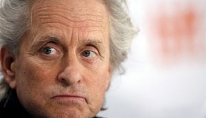 Michael Douglas, bastante más delgado y con el pelo gris, se mostró muy amable con la prensa . ::
REUTER/