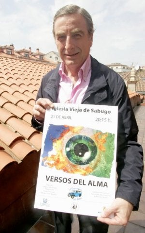 Joaquín de la Buelga presenta los 'Versos del Alma'. ::
SERGIO LÓPEZ/