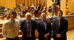 Óliver Díaz, Antonio Gamoneda, Joaquín Pixán y Jorge Muñiz, ayer ante el escenario del Auditorio de Oviedo. :: MARIO ROJAS/