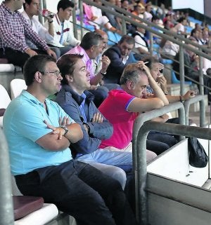 Muchos nervios en el palco, un poco vacío./