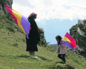 Anualmente, los republicanos se concentran en el Fitu para recordar a los caídos en la guerra. ::
SEVILLA/