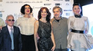 Laurentino Rodríguez, Blanca Romero, Silvia Marsó, Carlos Iglesias y Mariola Fuentes, en el estreno. ::
J. BILBAO/
