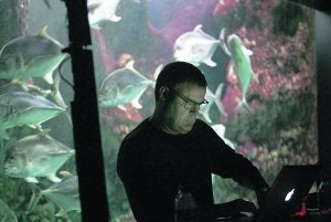Juanjo Palacios se llevó una ovación anoche en el Acuario de Gijón. ::
JOAQUÍN PAÑEDA/