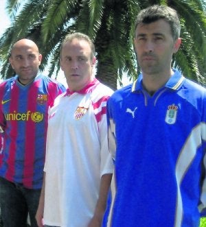 Nikola Jerkan, con Bango y Abelardo. ::
GUILLERMO FERNÁNDEZ/