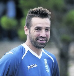Aarón Bueno, en uno de sus últimos entrenamientos con el Oviedo. :: MARIO ROJAS/