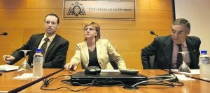 Guillermo Martínez, Pilar Varela y Gerardo Herrero, en el acto de apertura de ayer. ::
MARIETA/
