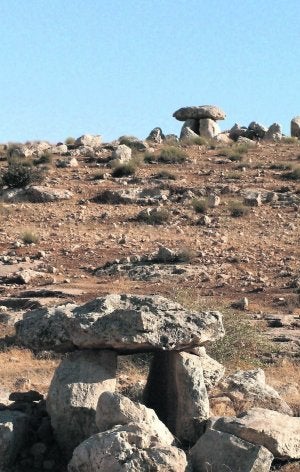 Yacimiento de Jordania con dólmenes. :: FOTOS APIAA/