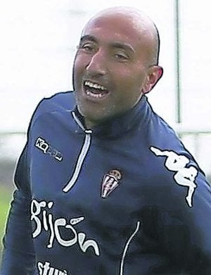 El técnico Abelardo, en un entrenamiento. ::
J. B./