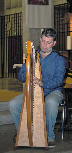 Héctor Braga en la iglesia de San Luis. ::
ALEJO FERNÁNDEZ PÉREZ/