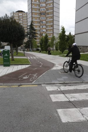 Carril bici en la zona de Gaspar García Laviana donde también será ampliado. :: JOAQUÍN BILBAO/