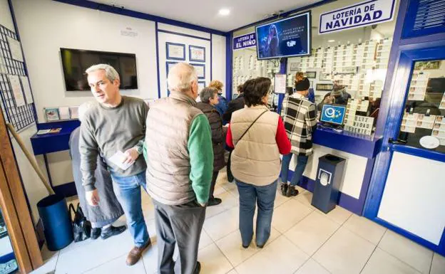 Los asturianos apuran los últimos días para comprar sus décimos.