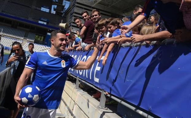 Resultado de imagen de fotos de joselu con el r. oviedo