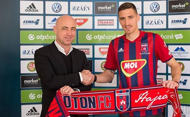 Scepovic ya ha sido presentado en Hungría