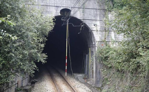 El túnel de Carbayín, reabierto al tráfico ferroviario