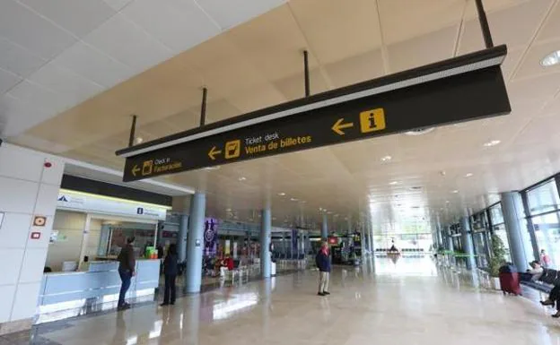 Fomento está dispuesto a declarar la ruta aérea con Madrid como servicio público