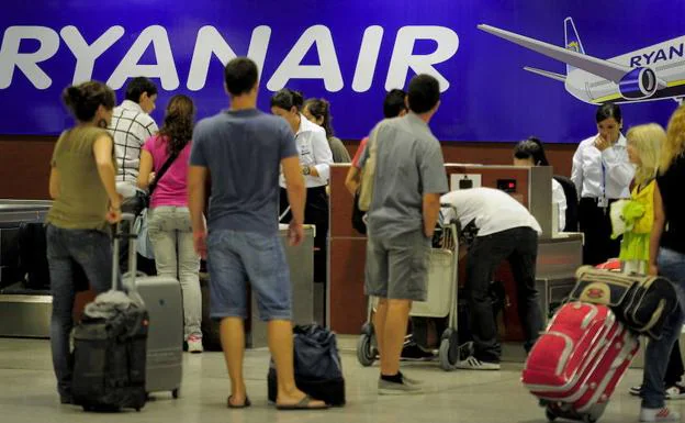 Masculinidad Adulto salado Equipaje de mano en Ryanair | Ryanair y Wizz Air aplican desde este jueves  su nueva política de equipaje a bordo | El Comercio
