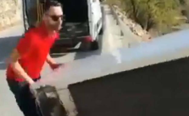 Asà 'reciclaba' el joven que se grabó tirando una nevera en el monte