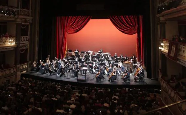 Oviedo Filarmonía durante el concierto de Navidad del año pasado en el Teatro Campoamor. / MARIO ROJAS