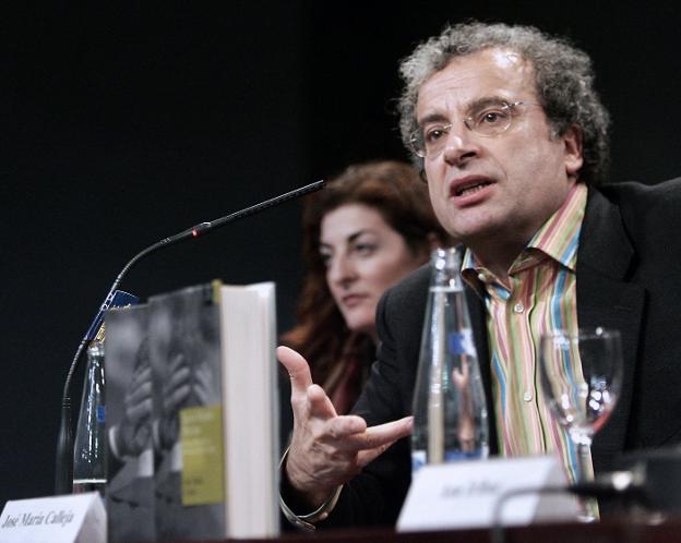 José María Calleja, en la presentación de un libro junto a Maite Pagazaurtundúa. / EFE