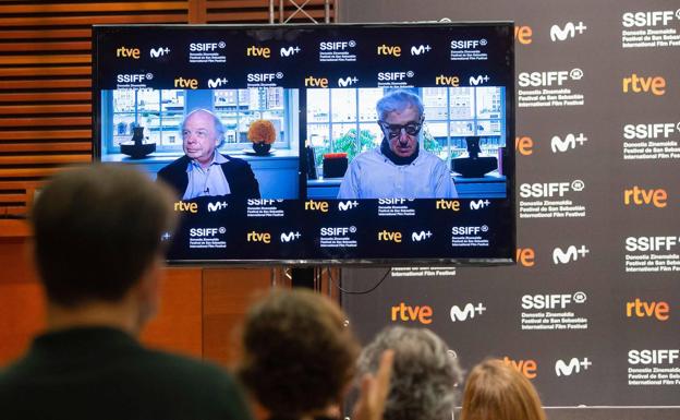 Woody Allen y el actor Wallace Shawn presentaron virtualmente desde Nueva York la película 'Rifkin's Festival', rodada en San Sebastián y que ayer abrió el festival donostiarra./AFP