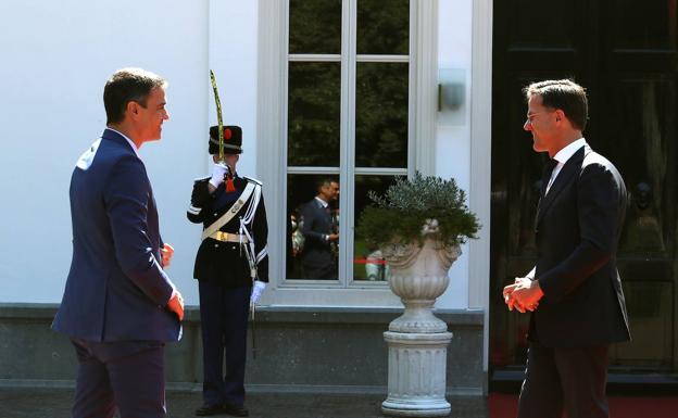 Sánchez y el primer ministro holandés, Mark Rutte, en su reunión del pasado julio. /Efe