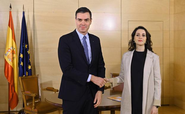 Sánchez y Arrimadas durante su encuentro en diciembre para hablar de la investidura del socialista./EFE