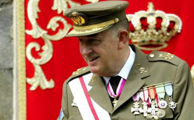 El teniente general Emilio Pérez Alamán, en 2005, cuando era general jefe del mando de Canarias./Efe