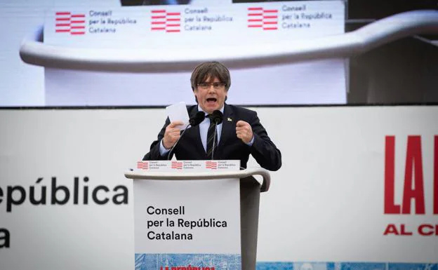 Puigdemont interviene en la concentración soberanista de Perpiñán en febrero de 2020, uno de los últimos actos celebrados por el Consell. /E. P.