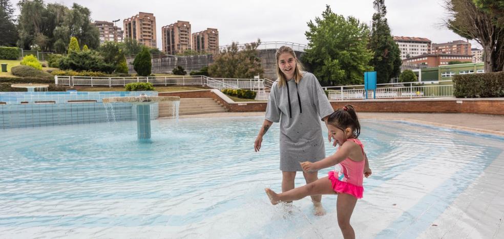 «Somos las únicas locas que hemos venido hoy a la piscina» - Vimarsana News