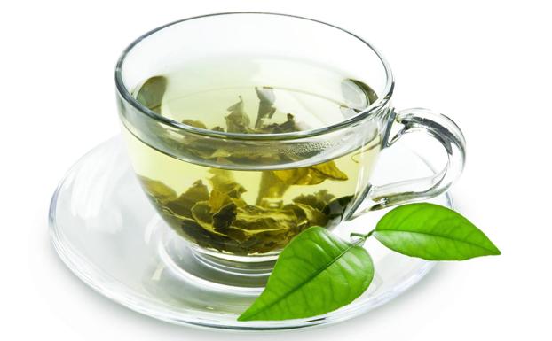El té verde mejora la función del cerebro y aumenta la producción de energía.