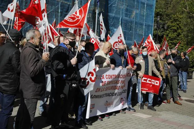 Foro urge al Principado a dar una solución a los vigilantes afectados por los impagos.