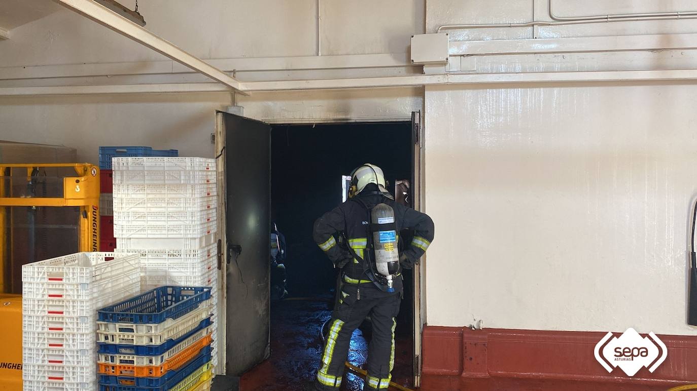 Ordinario Cooperativa granero Fotos: Sofocan un incendio en una fábrica de embutidos de Noreña | El  Comercio