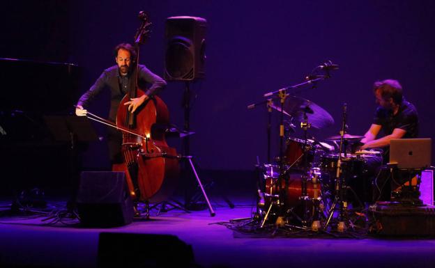 Moisés P. Sánchez en el Teatro Jovellanos durante el Festival de Jazz de Gijón del noviembre pasado/Paloma ucha